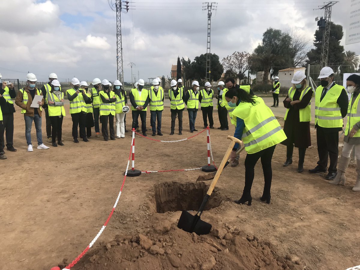Seguimos creciendo de la mano de nuestros clientes. Enhorabuena <a href="/X_Elio_/">X-ELIO</a> por la colocación de la 1 piedra de la planta fotovoltaica de Fuente Alamo V y VI. Gracias al Ayto <a href="/fuentealamo/">Ayto. Fuente Álamo de Murcia</a> y a la CARM <a href="/regiondemurcia/">Gobierno de la Región de Murcia</a> por su apoyo.