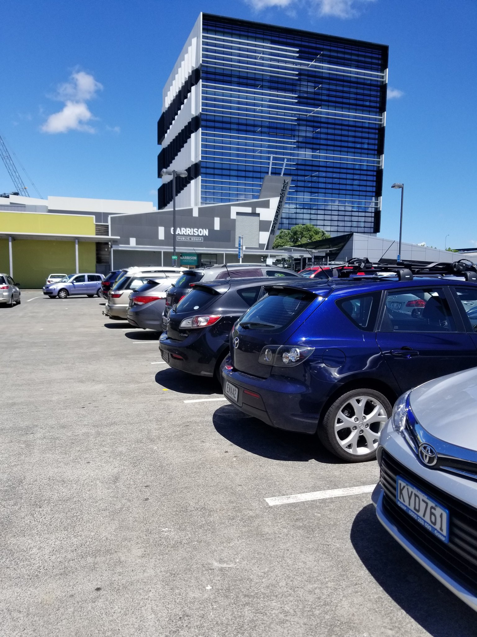 教育移住 Com 駐車するとき 日本ではバックで入れる Nzでは頭から突っ込む ローカルが言うには だってその方が楽じゃない お国柄が出るのかな 他の国の駐車事情も気になりますねw 教育移住 子育て 国内留学 親子留学 海外留学 フリー
