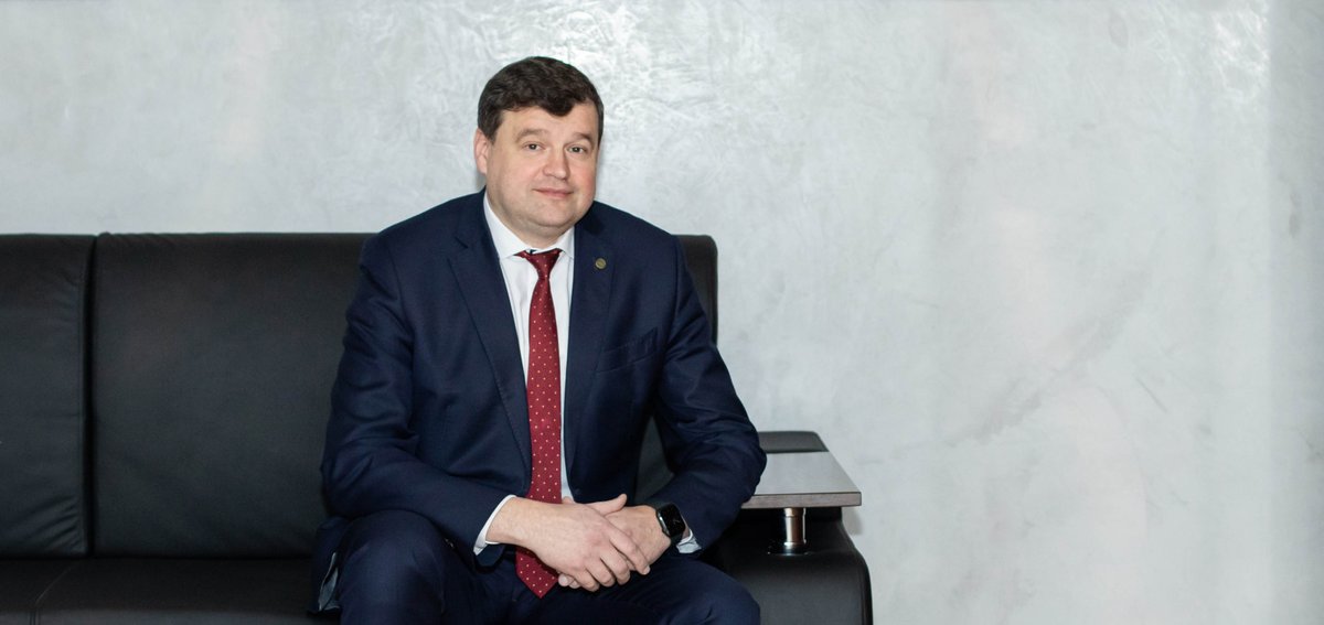 belchemoil's tweet photo. #Белшина отметила 50! Это одно из немногих предприятий в мире, которое выпускает всю линейку шинной продукции на одной площадке. Какими новинками намерено ОАО «Белшина» поразить рынок рассказывает генеральный директор Андрей Бунаков. https://t.co/xBHR8aRYWW https://t.co/mcV3TskMAH