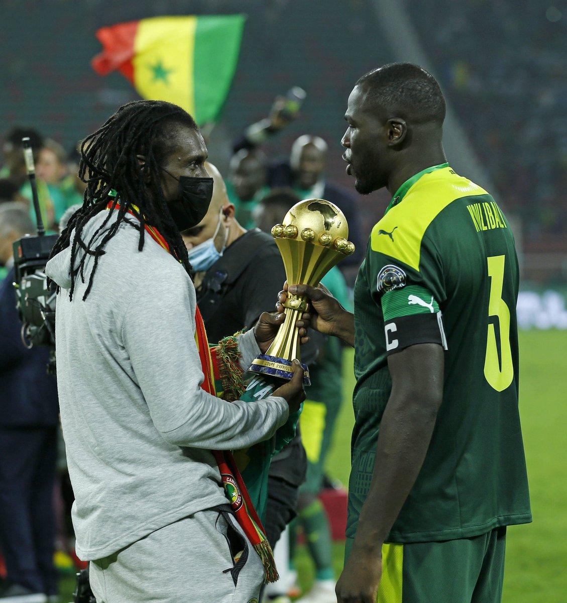 CherifSadio's tweet photo. Koulibaly : « …Coach, tu as été un capitaine courage, tu es désormais un coach champion. Ton staff et toi, avez été d’un grand apport dans notre victoire. Vous avez travaillé minutieusement avec patriotisme et abnégation, mais surtout avec confiance. Et le résultat est là …» https://t.co/SRqnzSDqcr