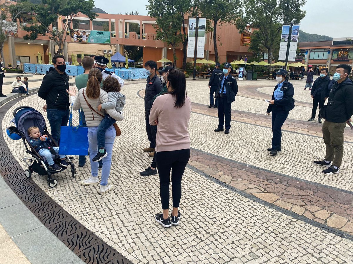 tripperhead's tweet image. A family of four in Discovery Bay saw two friends and started chatting. No less than 6 police officers attended. All were fined $5000 for breaching the group gathering ban.

Just a reminder that as of tomorrow, the "group" gathering rule goes from 4 to 2.