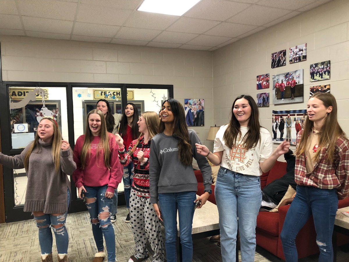 LisaPearceEdS's tweet photo. #JoinUsInJackson! We’re hiring at the high school!!! The best culture and climate, best faculty and staff, best students! @JacksonHighSch1   @ButtsCoSchools https://t.co/5kFIi4Y5my https://t.co/4fJVEgK5E3