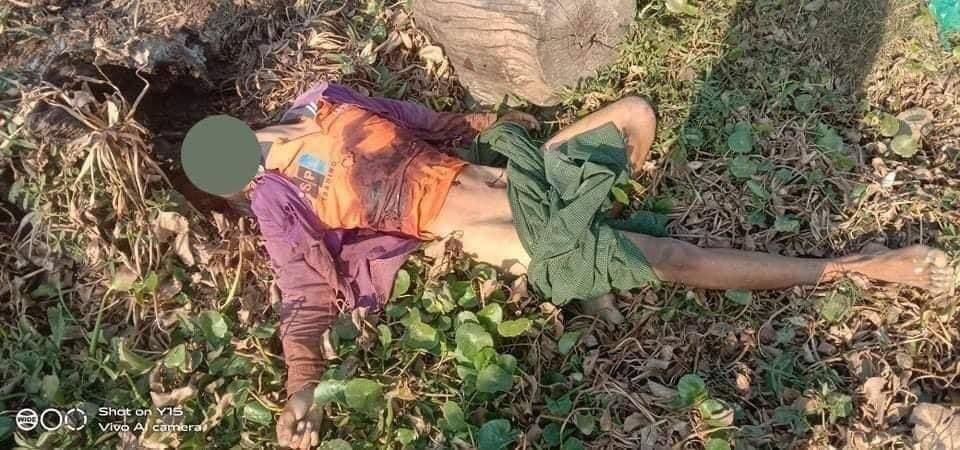 WaiWarr1's tweet photo. TW//Death

On the afternoon of Feb8,SAC  troops stationed in MadaungHla village, Khin_U Tsp, Sagaing tried to enter MadaungHla and ShweKa villages. A 15yo MgPaingZeYeTun and his father UHlaTunOo from a house near the top of MadaungHla village were shot dead by SAC.

#2022Feb9Coup https://t.co/wMPA645J3w