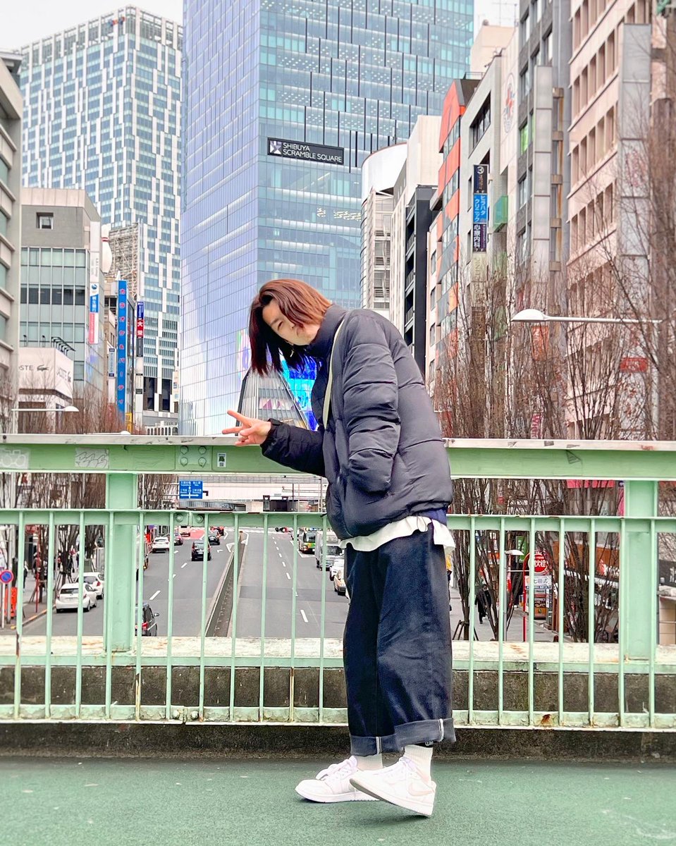 _6ace6_'s tweet photo. 上京したての頃は右も左もわからなかった渋谷。
今では普通に歩いてる。
何か感慨深いな！

トイレ行きたくてもコンビニは貸してくれず、どこにあるかわからずひたすら我慢してた6年前の自分に教えてあげたい。
でかい商業施設のビルに入れば温水便座付きの綺麗なトイレ貸してもらえるよって🥰 https://t.co/11XuvR17Dk