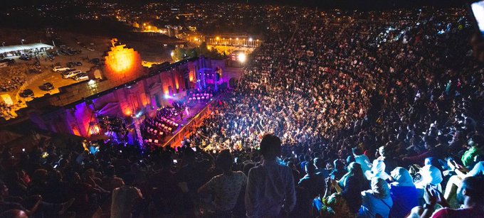 حضور  السيدة  الهام الياسين والدة الملكة رانيا حفل فنانة العرب احلام في جرش وتكريم احلام بانجح وابرز حفلة في الاردن سنة 2018 واكثر حضور جماهري بالدرع المختوم بلقب فنانة العرب 
<a href="/AhlamAlShamsi/">A H L A M ~ ♥️ ~ أحلام</a>