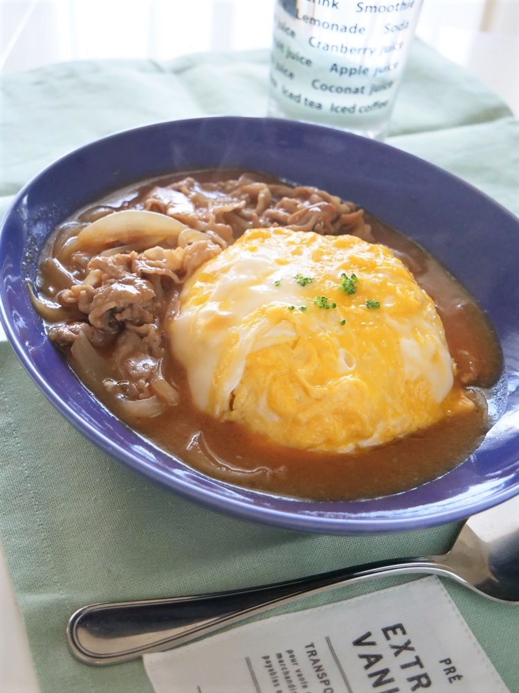 rurucan0303's tweet photo. 今日はオムハヤシライスを作りましたよ

ルーは使わず、ケチャップとソースをベースにして
作っています

半熟の卵がポイント！

我が家の人気メニューです

#料理好きと繋がりたい 　＃料理好き　＃料理 https://t.co/0XlLcpS4bw