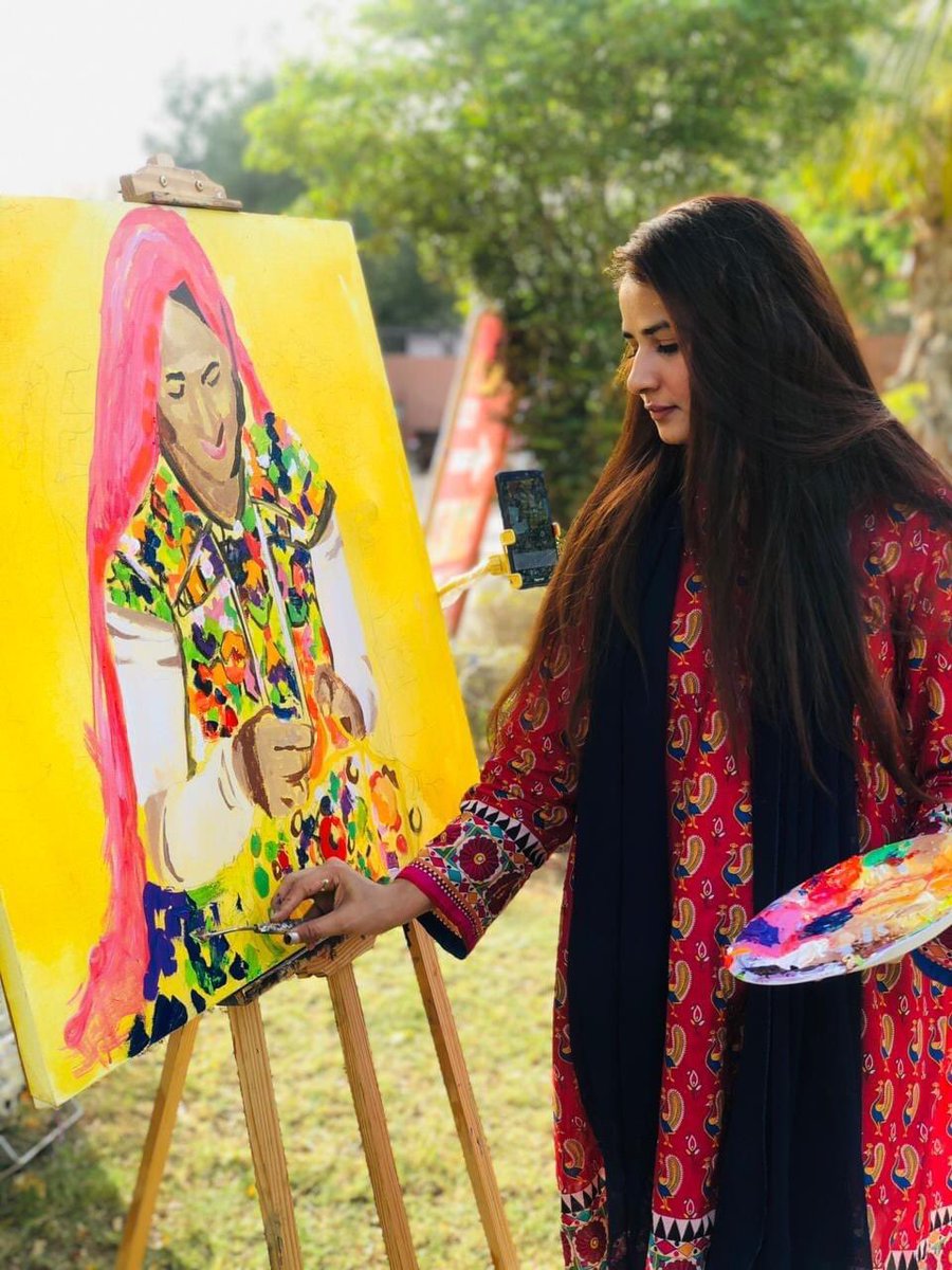 They tell dreamers to be realistic when reality itself is made up of dreams. 

#SaherShahRizvi #girlwiththegoldenfingers #سنڌ_جي_سحر