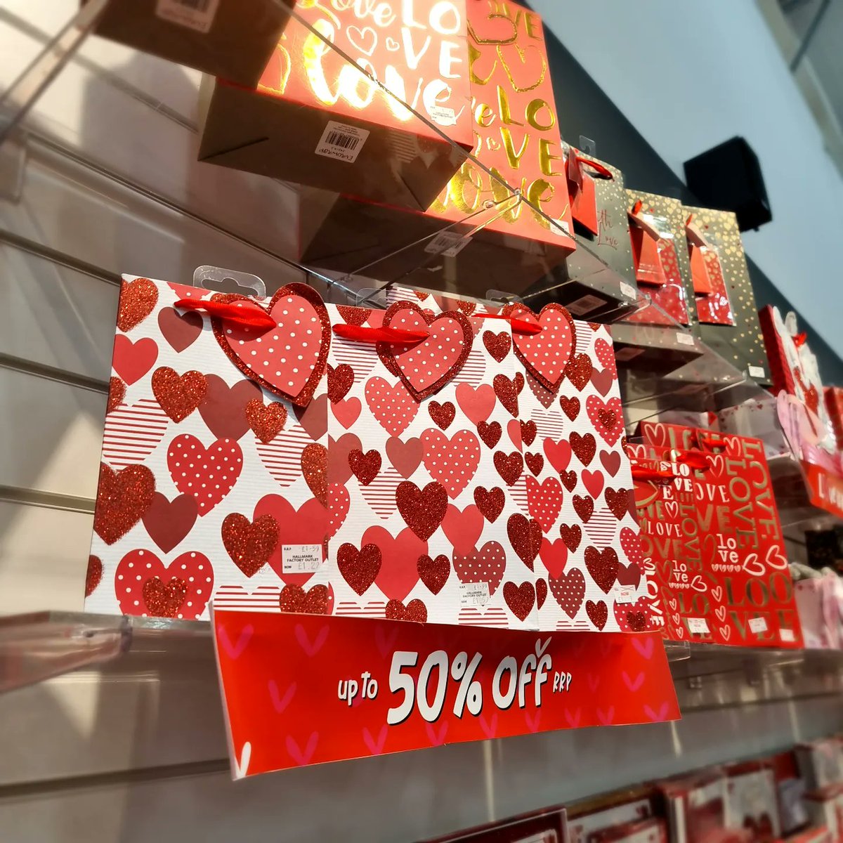 ❣️ Love is in the air ❣️

Shop the Valentines range at Hallmark with up to 50% off Gifts! Including Yankee Candle &amp; Willow Tree.