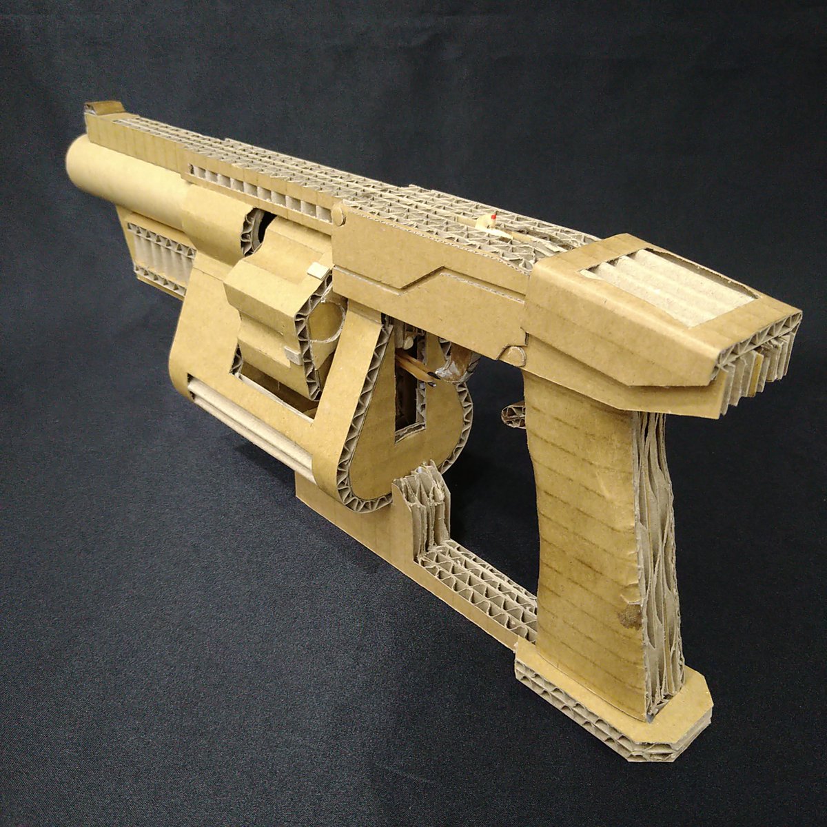 新作ゴム銃完成しました 久々に性能ではなく形重視のヤツなので