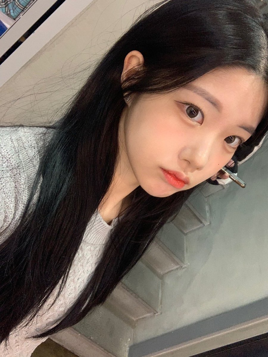 y__nc6's tweet photo. 윤채원 너무 이뻐...😭 https://t.co/NomdFzT7RK