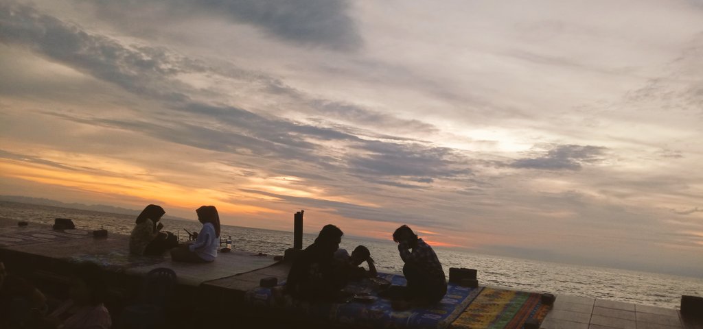 rasidibragi's tweet photo. Pantai Ampenan Kota Tua https://t.co/zXJMfe7shB