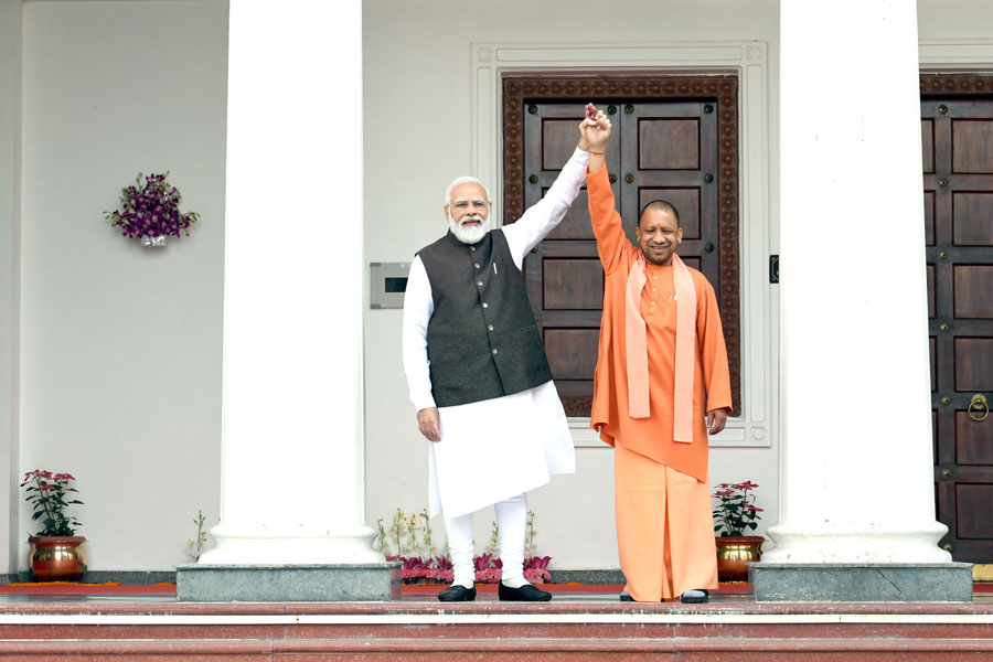 BJP4UP's tweet photo. कदम निरंतर चलते जिनके, 
श्रम जिनका अविराम है।

विजय सुनिश्चित होती उनकी, 
घोषित यह परिणाम है॥

#यूपी_मांगे_भाजपा https://t.co/wZotUpi95I