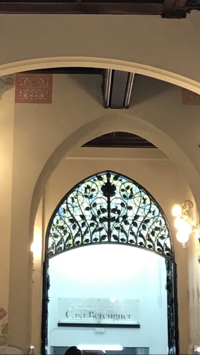 juditibarcelona's tweet photo. #CasaBerenguer #vitralls #EixampleEsquerre #Bcn❤️ https://t.co/7kAhusVIk5