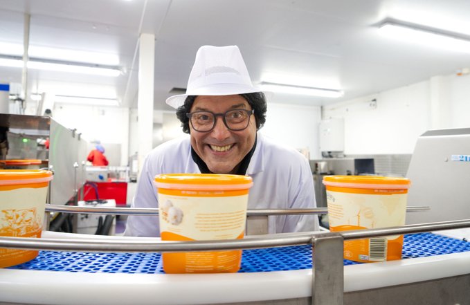🍨One to watch tonight as #InsidetheFactory hosted by Gregg Wallace finds out how @mackiesscotland based on the family farm beside #Rothienorman #Aberdeenshire make their honeycomb ice cream😋

📺 9pm Wed 9 Feb @BBCTwo & @BBCiPlayer