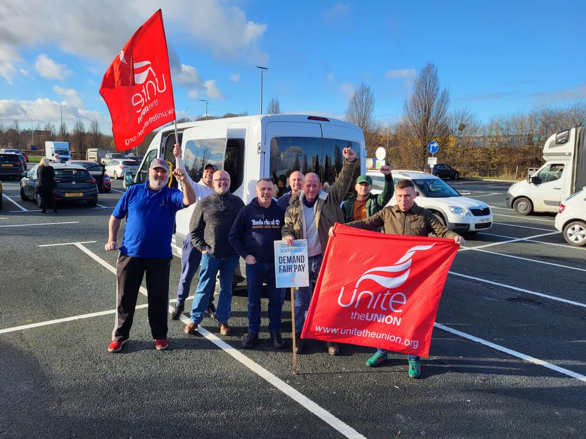 UnitedScaffs's tweet photo. Striking Scaffolders on Route to Scotland 🏴󠁧󠁢󠁳󠁣󠁴󠁿

#ScaffsOnTour #Scotland #Unite https://t.co/S0Q955kCns