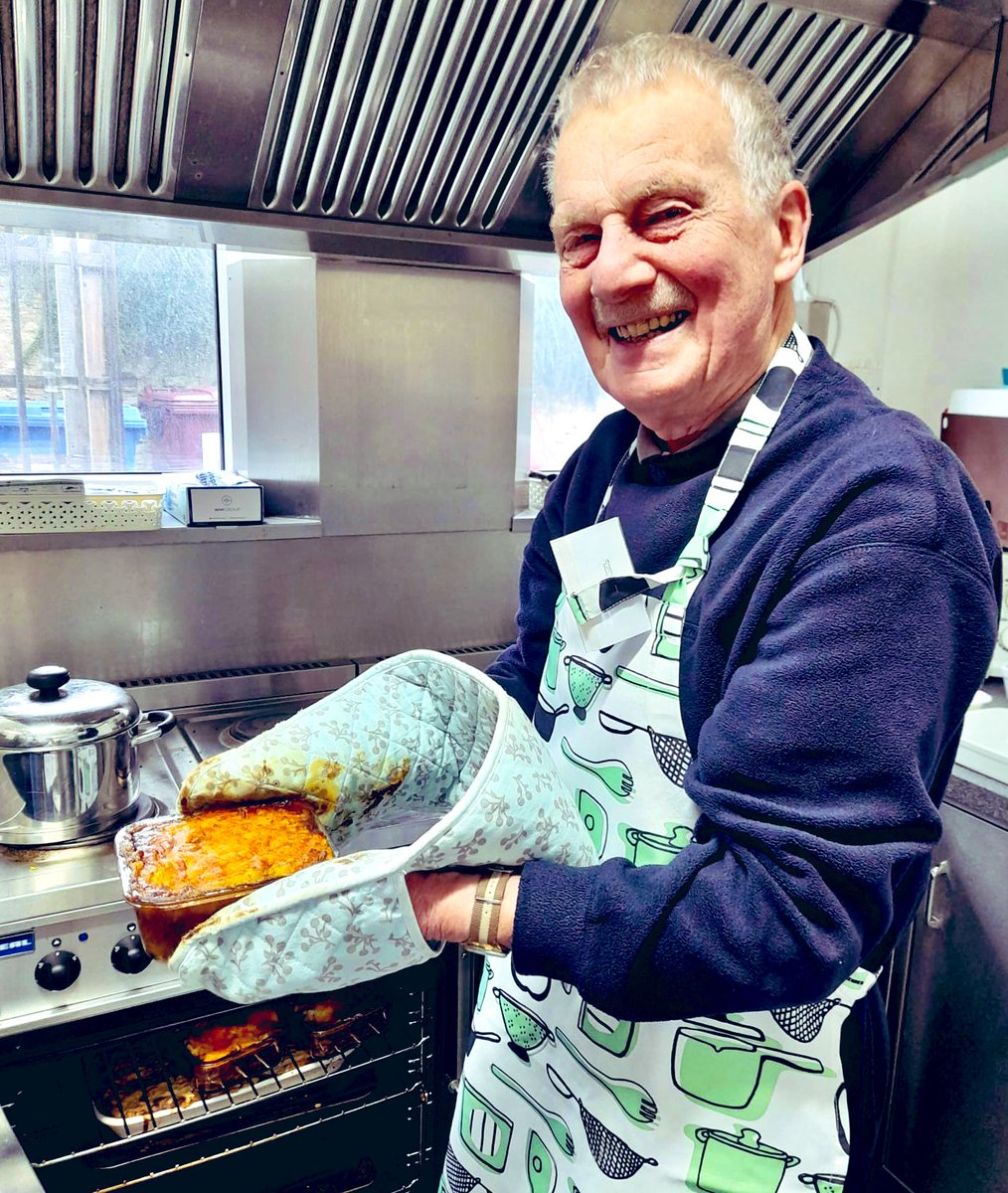 ItsOLY's tweet photo. π¨#Listen: Calling all men aged over 50 years with no cooking skills!
Β
π¨π½βπ³ Fancy learning the basics + cooking up a storm in the kitchen?
Β
π¨#ManWithAPan is offering you just that in #Wetherby.. Itβs completely free of charge! Here's a taster @BBCLeeds: https://t.co/E8BfSDx9RJ https://t.co/r3KbTNx5IN