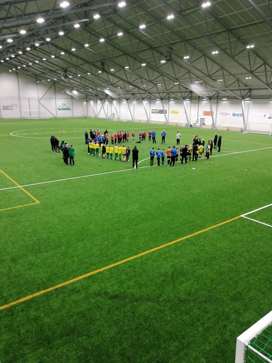 Haka junnut järjestää tänään P2010-ikäluokan Huuhkajapäivän. Mukana myös <a href="/hjs/">Jaap Suermondt</a>, <a href="/IlvesJuniorit/">Ilves juniorijalkapallo</a>, <a href="/TPV1930/">Tampereen Pallo-Veikot</a> sekä Huuhkaja United. Pelit jatkuvat vielä iltapäivän. Paljon hienoja onnistumisia nähty jo! <a href="/Palloliitto/">Suomen Palloliitto</a> <a href="/SPL_Lantinen/">SPL Läntinen</a> #hakajunnut #hakapelaaeikäpelkää ☀️⚽