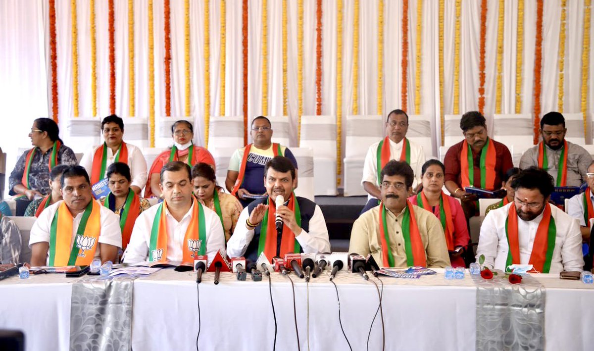Dev_Fadanvis's tweet photo. Dev_Fadnavis: Released manifesto of @BJP4Goa candidate @RohanKhaunte from Porvorim Assembly Constituency with Union Minister @kishanreddybjp ji, State President Sadanand Shet Tanavade in #Goa, this morning.
#goaelection2022 #BJP #BJPinGoa #Vote4BJP #BJPA… https://t.co/SlUWFZBHJS
