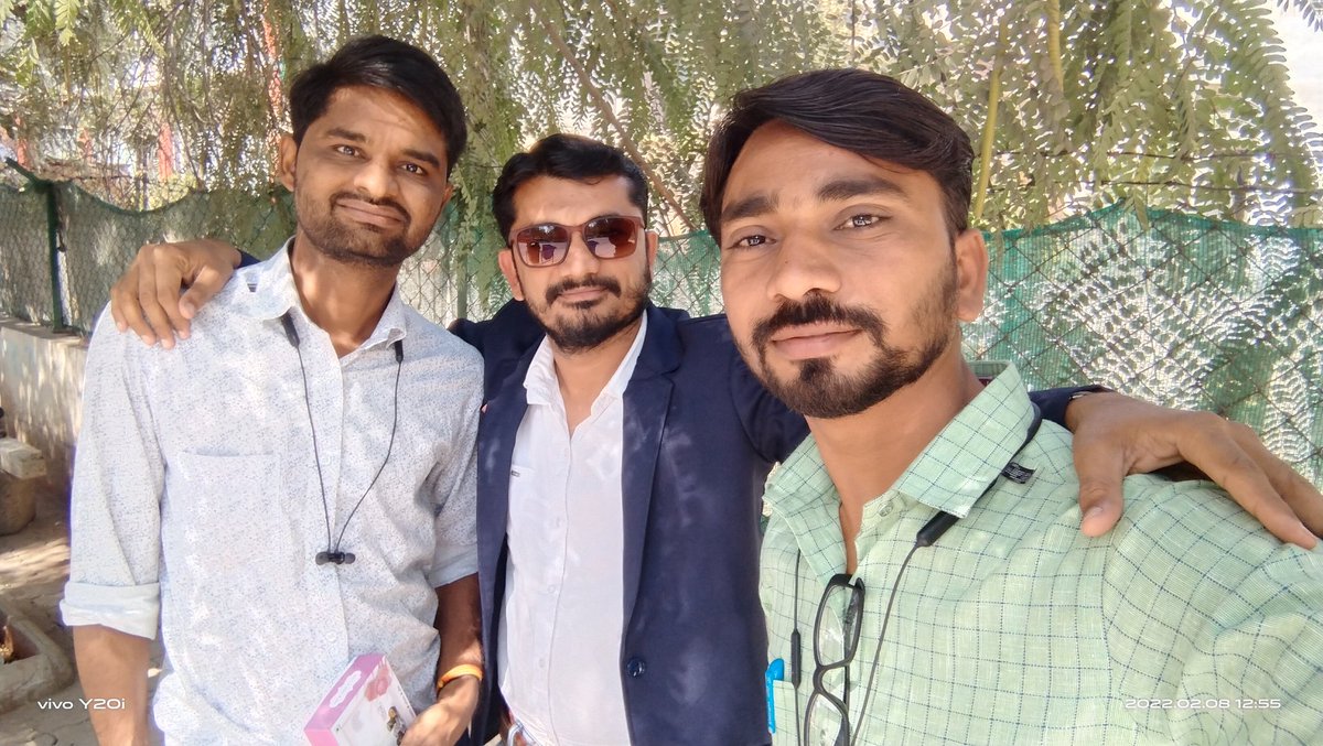 hardev_vala's tweet photo. આજ રોજ ટેટ પાસ ઉમેદવારો વતી શિક્ષિત બેરોજગાર સમિતિના આગેવાન દિનેશભાઇ બાંભણીયા તેમજ રોહિતભાઈ માળી સાથે શુભેચ્છા મુલાકાત કરવામાં આવી.

વિદ્યાસહાયક ભરતીના ઉમેદવારોને ન્યાય માટે આપવામાં આવેલા સહકાર બદલ મીઠાઈ ખવડાવી આભાર વ્યક્ત કર્યો.
@dineshbambhania
@rohitkumarmali 
@jitu_vaghani https://t.co/lojyUN1jsw
