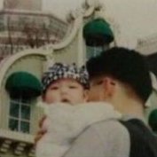 mhereonlyforbts's tweet image. BRINGING BACK THESE BABY TAEHYUNG PICS WITH HIS LITTLE TIGER STROLLER AND HIS ADORNED HAT HAVING A DAY OUT WITH HIS DAD OMG🥺🥺