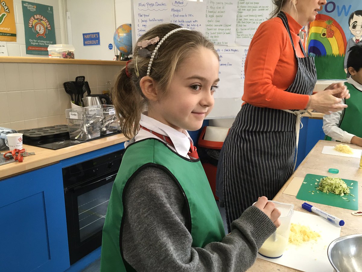 YMS_Year3's tweet photo. #Year3 Muffin making! https://t.co/zAe85Z5rAm