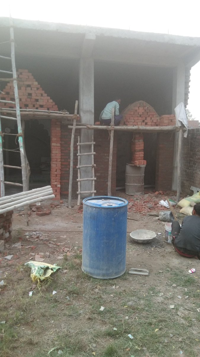 Mksbagi's tweet photo. हमारे गांव की मस्जिद में महराब का काम होता हुआ। https://t.co/z441yz5paU