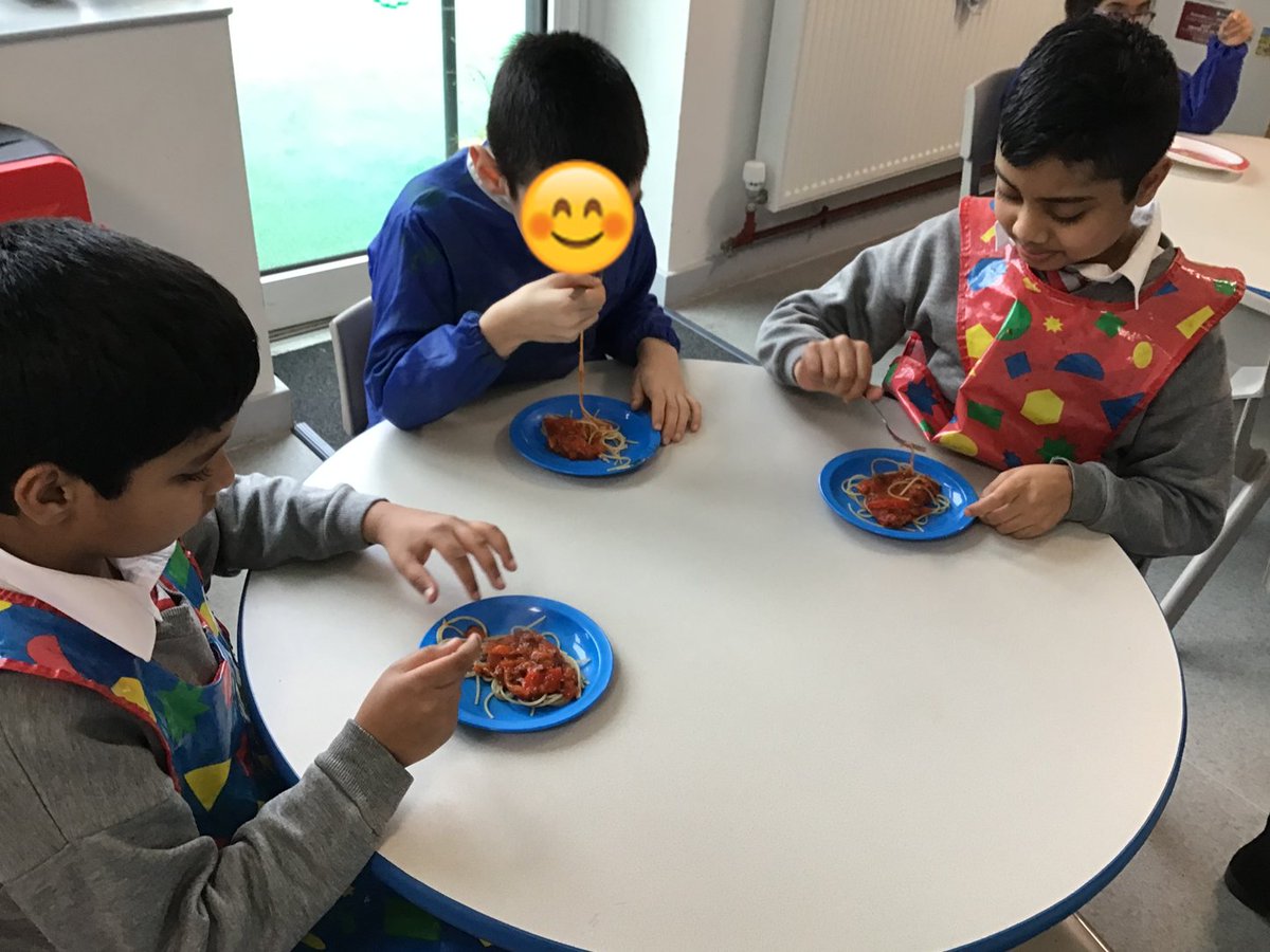 priestmeadproud's tweet photo. "Hey! My spaghetti's moving!"
Rainbow Resource followed a recipe to make 'Wormy Spaghetti' as part of their learning on Roald Dahl's 'The Twits'. 🍝📚
#RoaldDahl #WormySpaghetti https://t.co/gOp84q1MlE