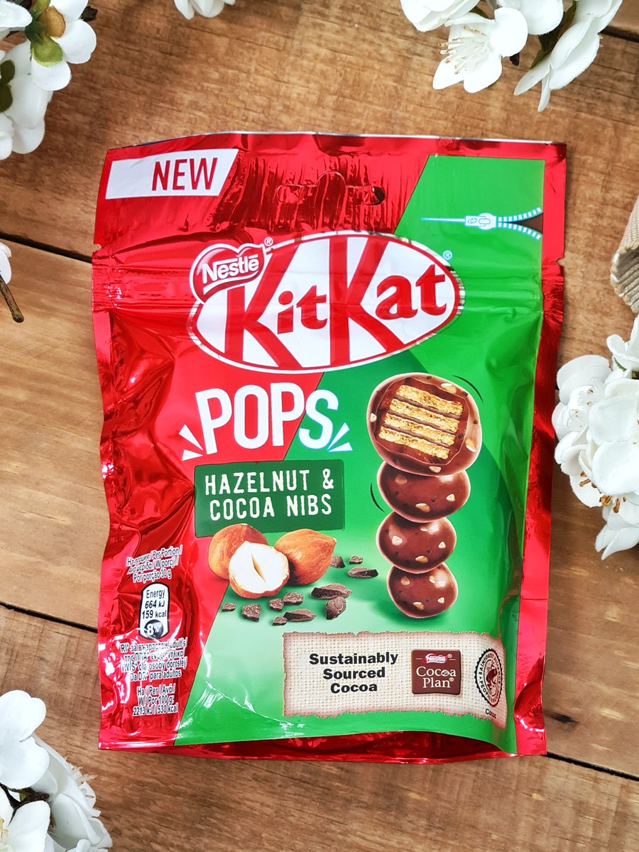JaponShop's tweet photo. Descubre los exquisitos Kit Kat Pops. 😍
😋 Están recubiertos de delicioso chocolate con leche y con trocitos de avellanas y semillas de cacao 🍫
Edición Kit Kat solo para Japón 🇯🇵.
#kitkat #kitkatpops #dulcejapones #snackjapones #comidajaponesa #kitkatjapan https://t.co/8BQdNZMcCa