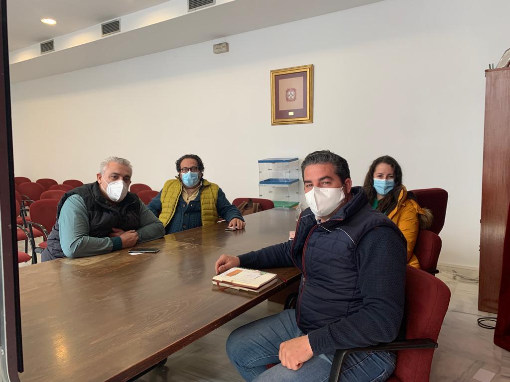COCEMFESEVILLA's tweet photo. Reunión con el teniente de alcalde del @AytoVillamanriq, Francisco Javier Domínguez; y la concejala de Bienestar Social e Igualdad, M José Charro, para coordinar la colaboración por parte del ayuntamiento en el I Camino de la Diversidad. #ElCaminoDeLaDiversidad #discapacidad https://t.co/V9mpANerAH