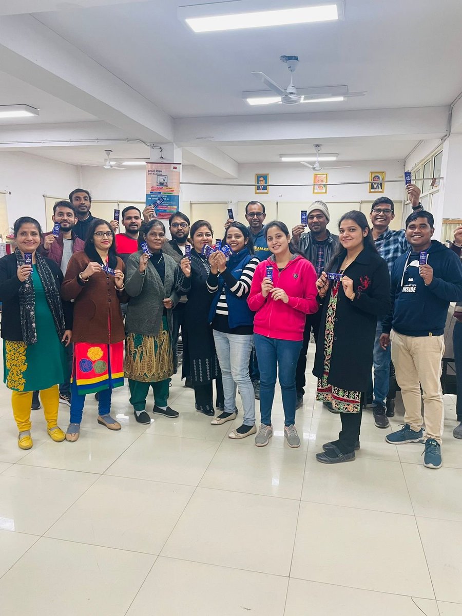 AnkitShakya90's tweet photo. @DairyMilkIn Happy chocolate day. 
With office colleagues. https://t.co/xyb87QExHU