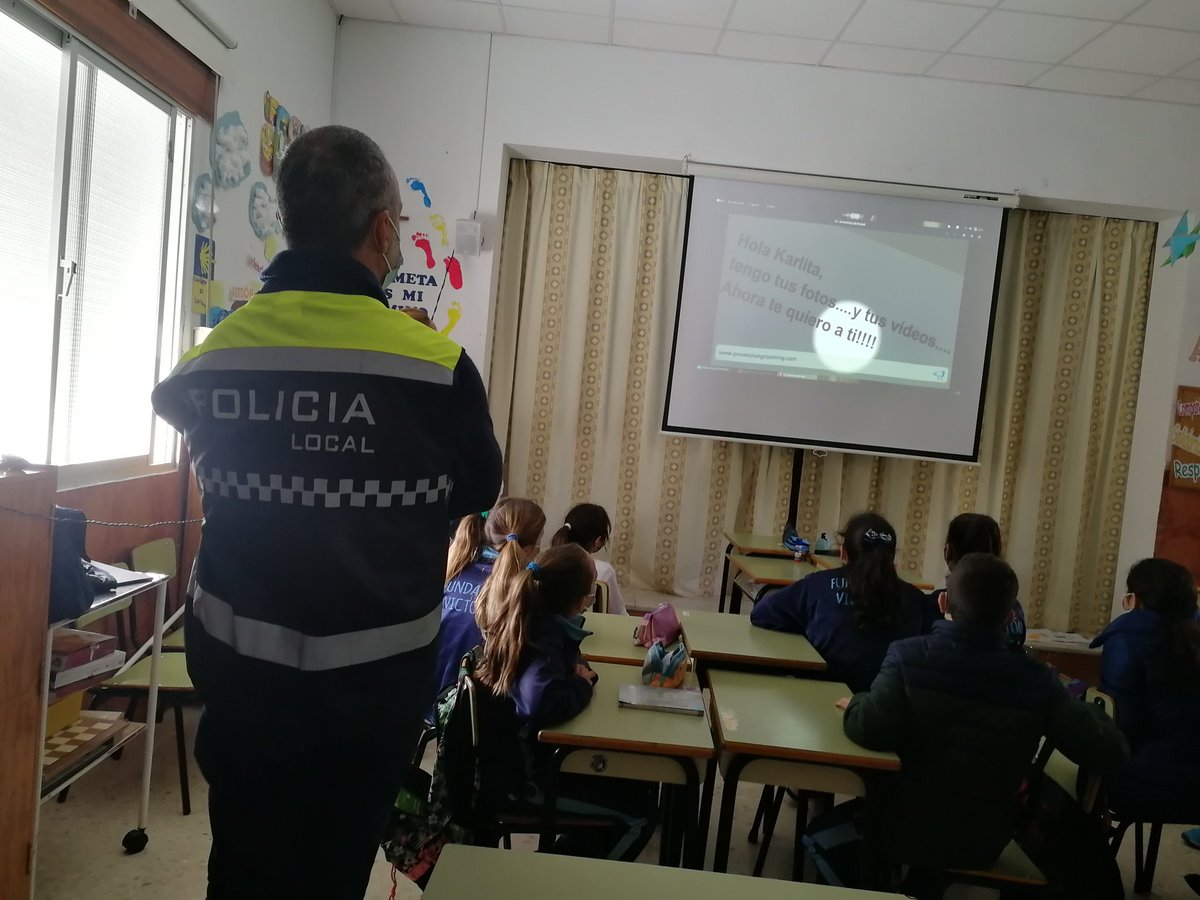 Interesante taller. Usos y abusos de Internet en los escolares. Gracias a <a href="/policiademalaga/">Policía Local de Málaga</a>