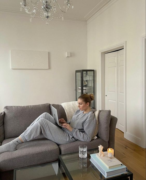 pagesandvibes's tweet image. work from home