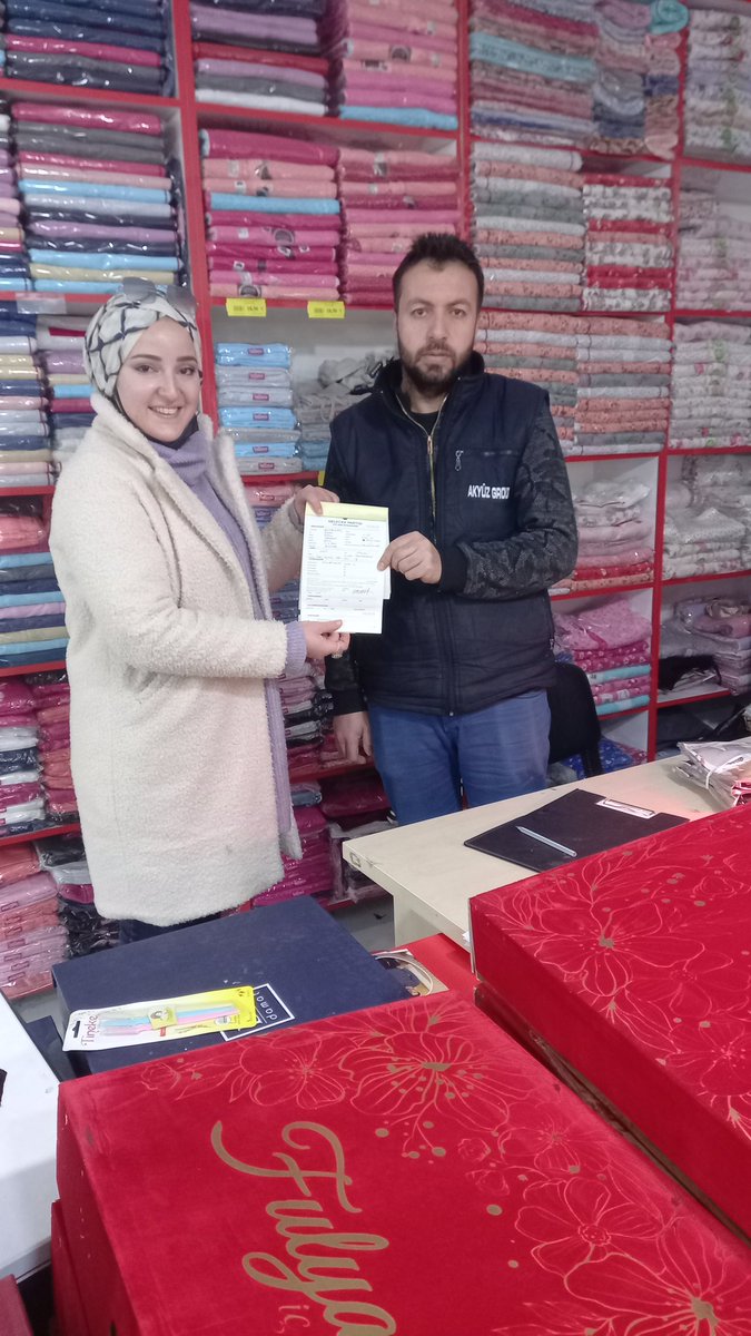 hilaldemr35's tweet photo. Kimin kapısına gitsek o kadar iyi karşılanıyoruzki maşallahh... bu zorlu günlerde bile bizi gördüklerinde gözlerine bir umut doluyor... BİZ O UMUTLU BAKIŞLARIZ...BİZ HAYALİNİ KURDUKLARI GELECEĞİZ...
@Ahmet_Davutoglu 
@Karabiyik_A 
@vangelecek https://t.co/q7mpgGziqs