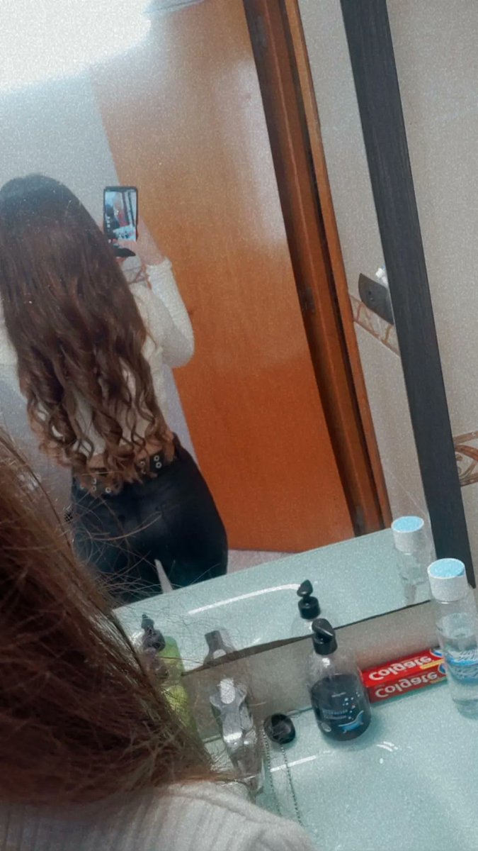 Lauriita18_'s tweet photo. Antes/ Ahora

(Solo voy a decir que antes al sentarme me pisaba el pelo) 🥲😢 https://t.co/vgTB1O689D
