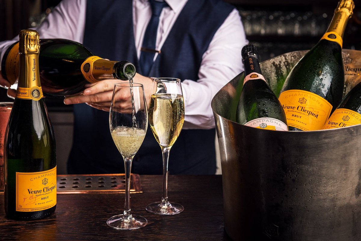 A CHAMPAGNE VOYAGE STEEPED IN HISTORY
Celebrate Veuve Clicquot 250th anniversary aboard the luxurious Orient Express.. 
billionsluxuryportal.com/post/a-champag…

#luxurytravel #veuvecliquot #veuvecliquot250anniversary #VeniceSimplonOrientExpress #luxurytrains