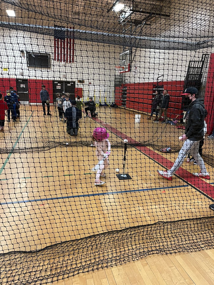 cmbaseball2020's tweet photo. Our JV and Varsity players are stepping up for the community this year! Giving back to younger generations of players participating in Moriches Bay Little League! #community #givingback #futureisbright #morichesbaylittleleague #reddevilsbaseball https://t.co/NIVGuFTNsn