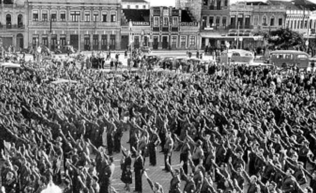 Não é a Alemanha Nazista de Hitler. É Curitiba em 1937. Entre os que ainda estão vivos, eles andam votando em quem?