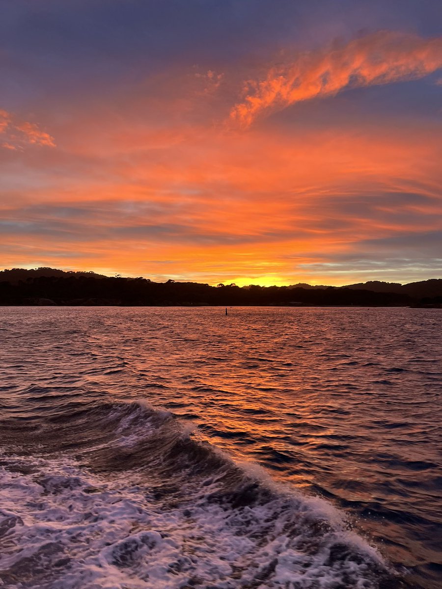 EdwigeTest's tweet image. #sunset sympa aussi hors saison @ileporquerolles