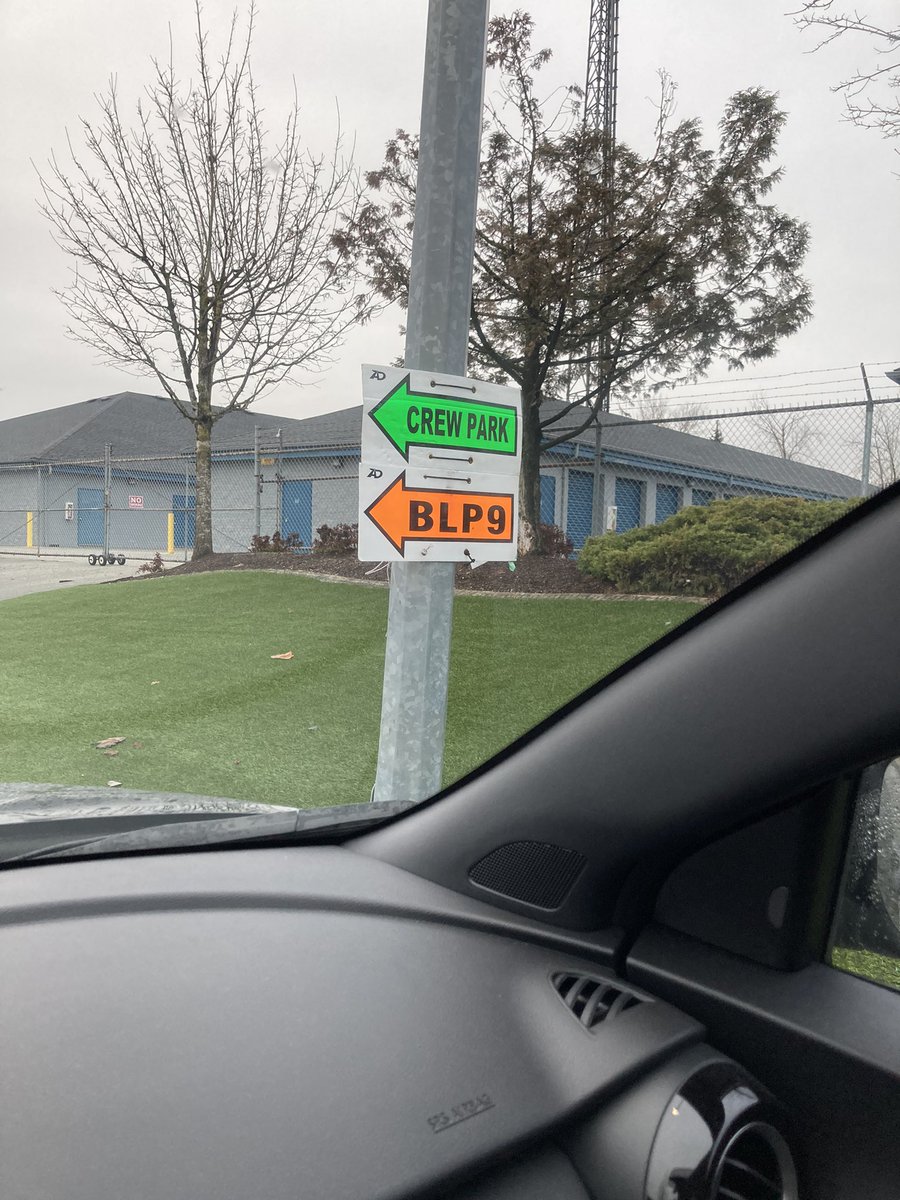 oman_143's tweet photo. Any idea whats movie? Maple ridge 203st @WhatsFilming @yvrshoots https://t.co/Vwjp3FXqS4