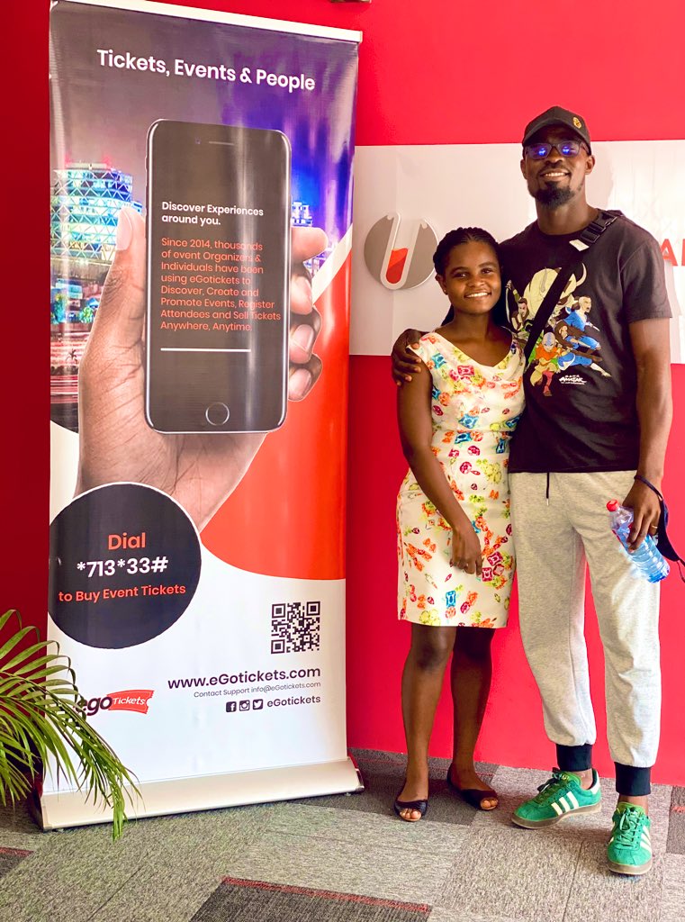 Official_clev's tweet photo. Another sponsorship sealed ✍️📝. Glad to have you onboard @eGotickets #SoccabetProLeague 

@jenny_laurels is short by the way 😻😍🍀 https://t.co/Jh3lDA8uU6