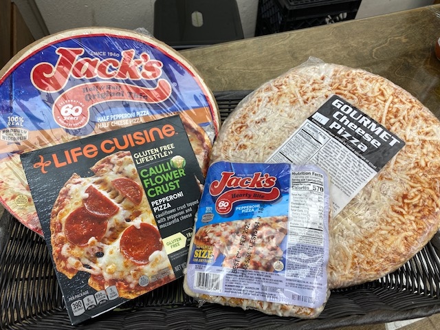 StarkFreshOH's tweet photo. It’s National Pizza Day! Stop down to the #StarkFresh Grocery Store and pick up one of our many delicious pizza options today. You can even grab a make-your-own pizza kit and add any toppings you like! What’s your favorite pizza topping? #NationalPizzaDay 🍕 https://t.co/bp5Tksd5TZ