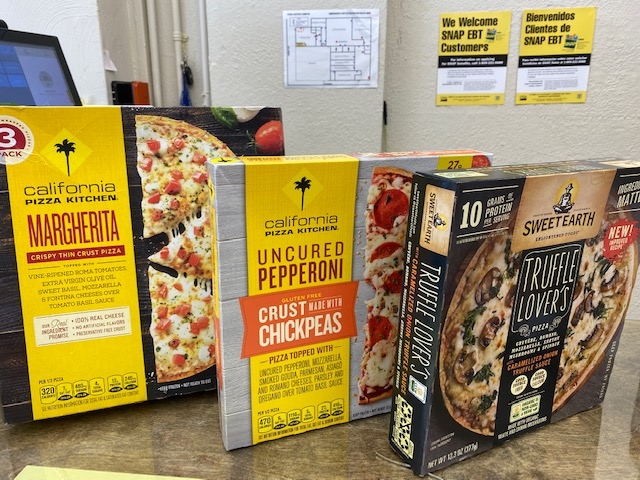 StarkFreshOH's tweet photo. It’s National Pizza Day! Stop down to the #StarkFresh Grocery Store and pick up one of our many delicious pizza options today. You can even grab a make-your-own pizza kit and add any toppings you like! What’s your favorite pizza topping? #NationalPizzaDay 🍕 https://t.co/bp5Tksd5TZ