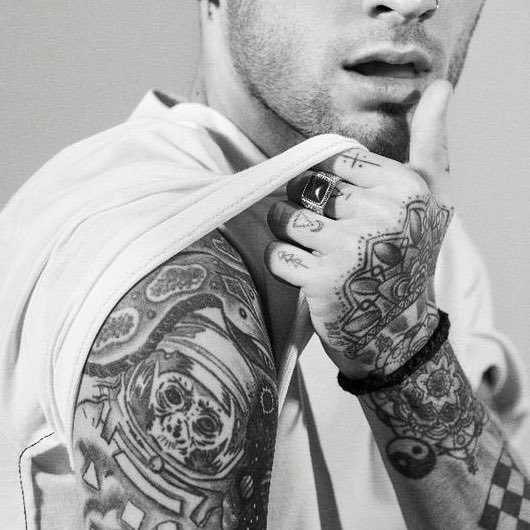 zjmposts's tweet photo. zayn malik details https://t.co/o0kbY37Nlv