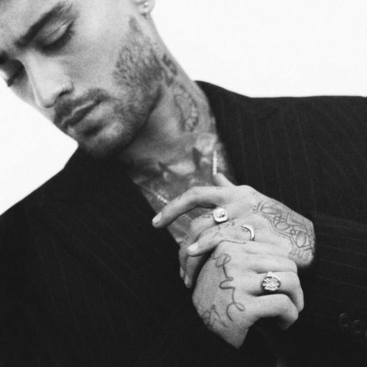 zjmposts's tweet photo. zayn malik details https://t.co/o0kbY37Nlv