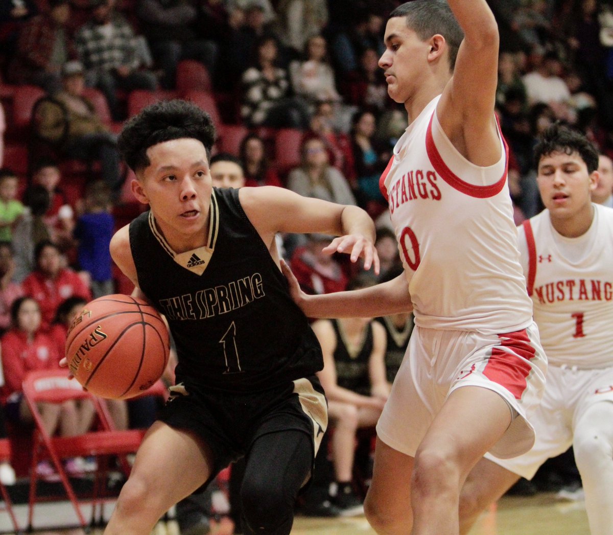 Big Spring staved off a last-minute run against Sweetwater, beating the Mustangs 60-59 on the road.

The Steers are 6-2 and second place in District 3-4A.

Story: reporternews.com/story/sports/2… <a href="/Isaiah400/">Isaiah Holloway</a> <a href="/kaegenjai/">₭₳₤</a>