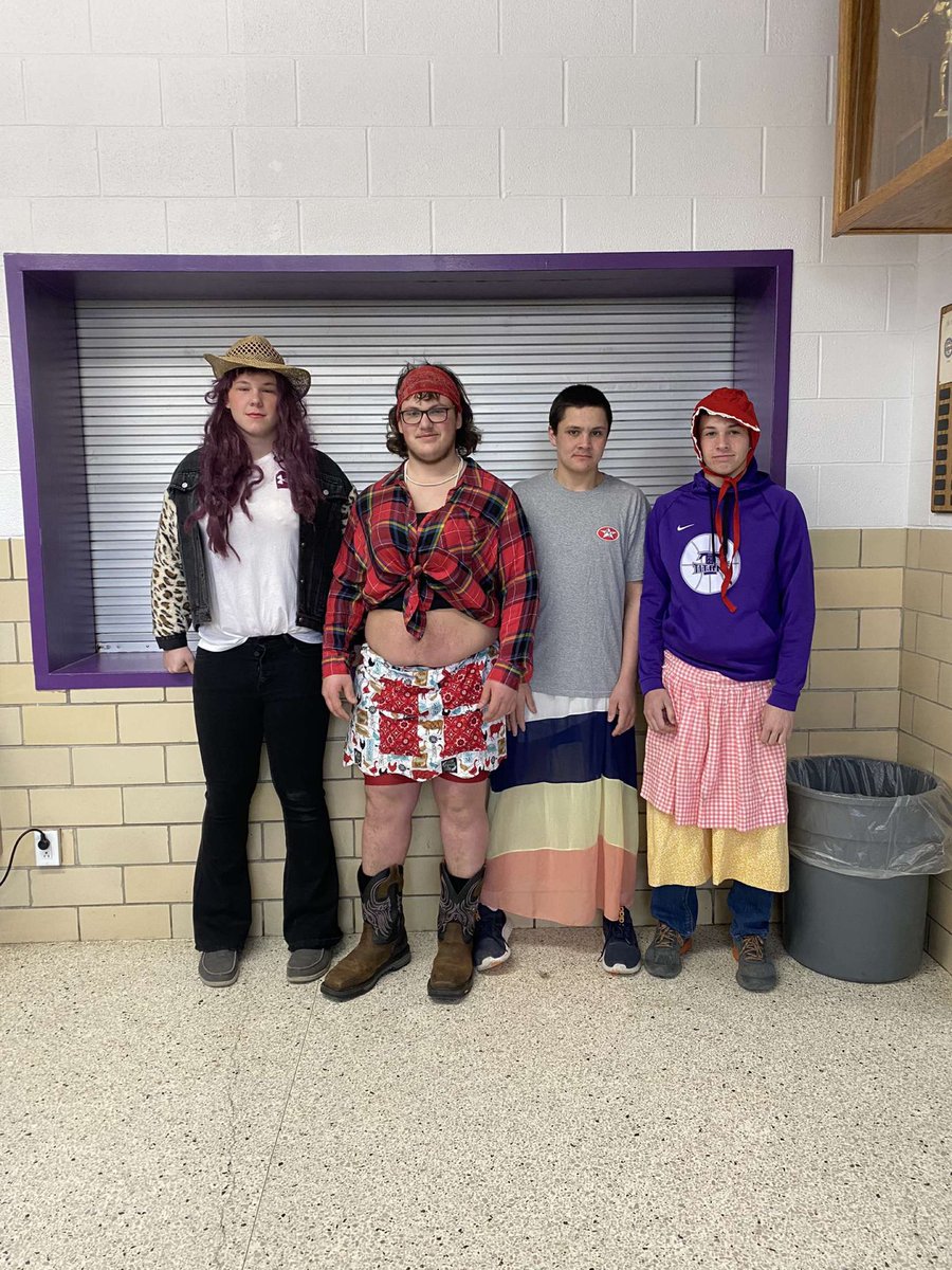 SCCFFA1's tweet photo. It is FFA sweetheart week! Monday they dressed up as their favorite farm animal and Tuesday was opposite farmer gender day!! https://t.co/MM3p1YZ7z8