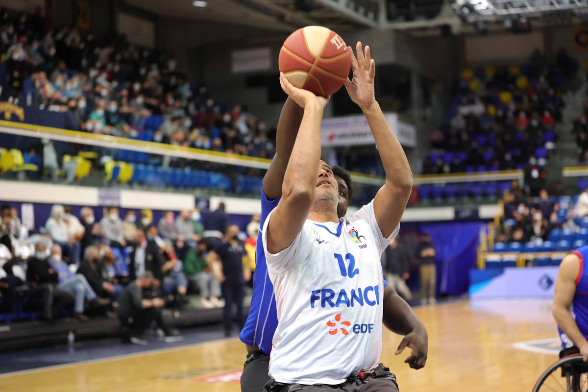 🏀Merci aux athlètes @helen_freeman (internationale 🇬🇧), Mamady Traore (international espoir 🇫🇷), Djamel Hamache (international 🇩🇿), Karim Khelafi, @sofyanemehiaoui et Sébastien Evanno (internationaux 🇫🇷) présents dimanche pour la démonstration de #basketfauteuil ! 👏💪