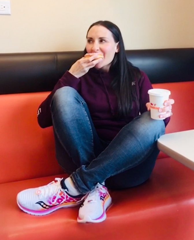 runlikeafoxie's tweet photo. Rest Day - doing what I do best: eating donuts. 🍩😂🙌
#donuts #willrunfordonuts #restday #restdayvibes #runner https://t.co/kk6Upx8UXZ
