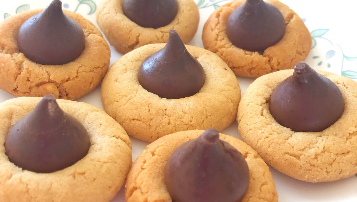 Quick, simple and made with spelt flour and dark chocolate, this twist on PB Blossoms delivers maximum flavor and just the right texture. Yum! Here's the recipe:
malinamalkani.com/recipes/pb-dar…