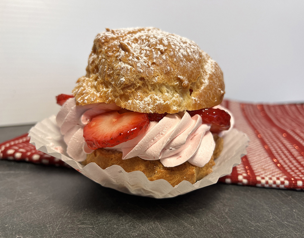 BirdinHandNews's tweet photo. Strawberry creme puffs.  Just another delicious way to say "I love you".  See our Valentine goodies from Bird-in-Hand Bakery &amp; Cafe at https://t.co/q1OfeXToC1 https://t.co/TcWZPSWiKh